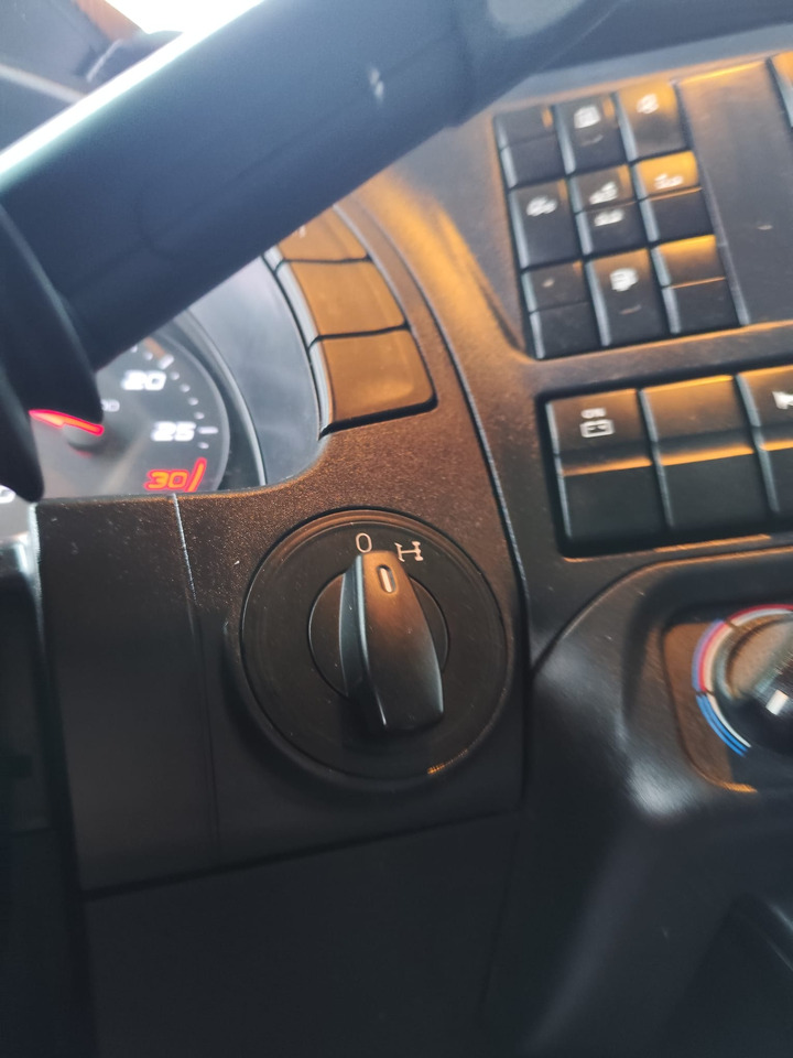 IVECO STRALIS AD 260S31 XP - Kamion sa hidrauličnom kukom: slika 4 IVECO STRALIS AD 260S31 XP - Kamion sa hidrauličnom kukom: slika 4