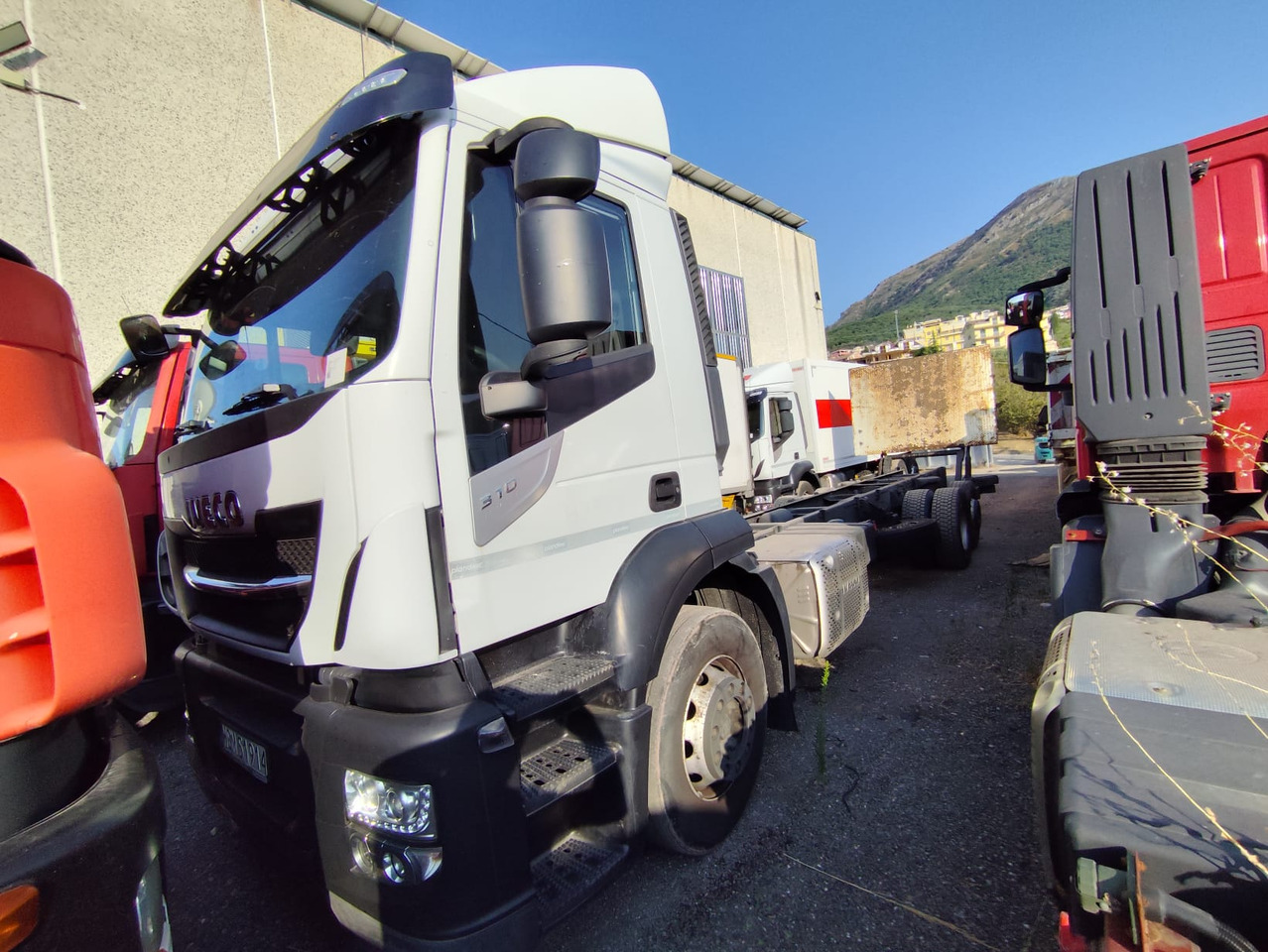 IVECO STRALIS AD 260S31 XP - Kamion sa zatvorenim sandukom: slika 3 IVECO STRALIS AD 260S31 XP - Kamion sa zatvorenim sandukom: slika 3
