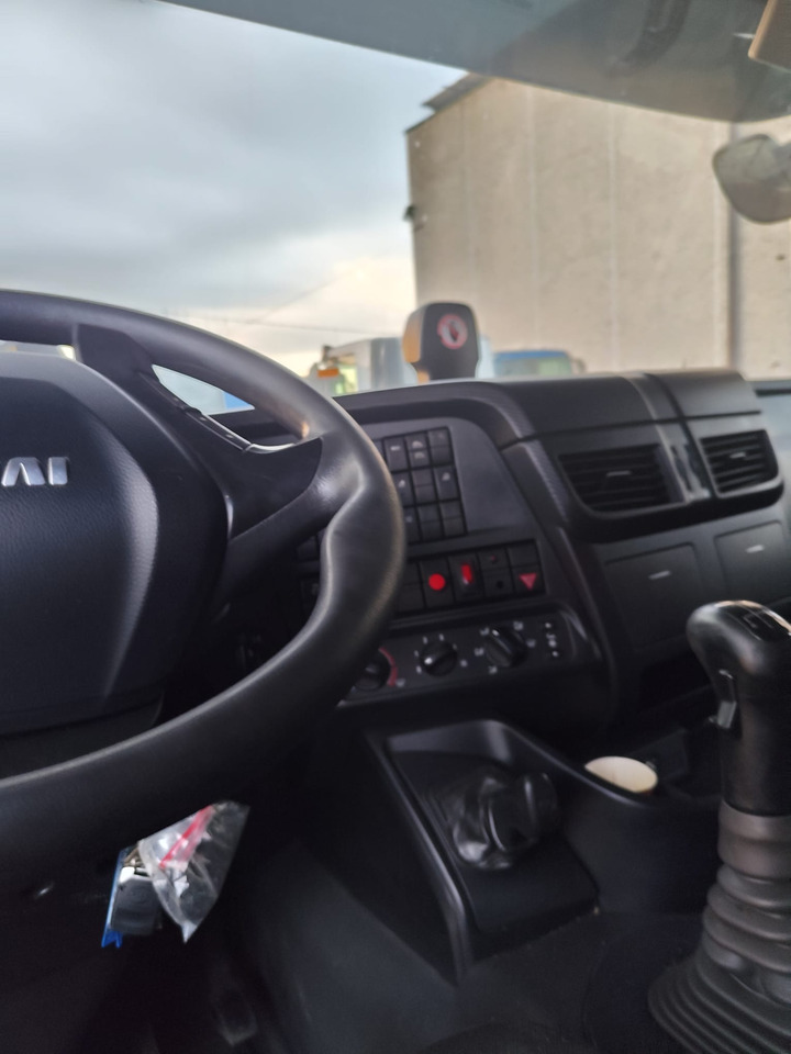 Kamion sa golom šasijom i zatvorenom kabinom IVECO STRALIS AD 260S31 XP: slika 14