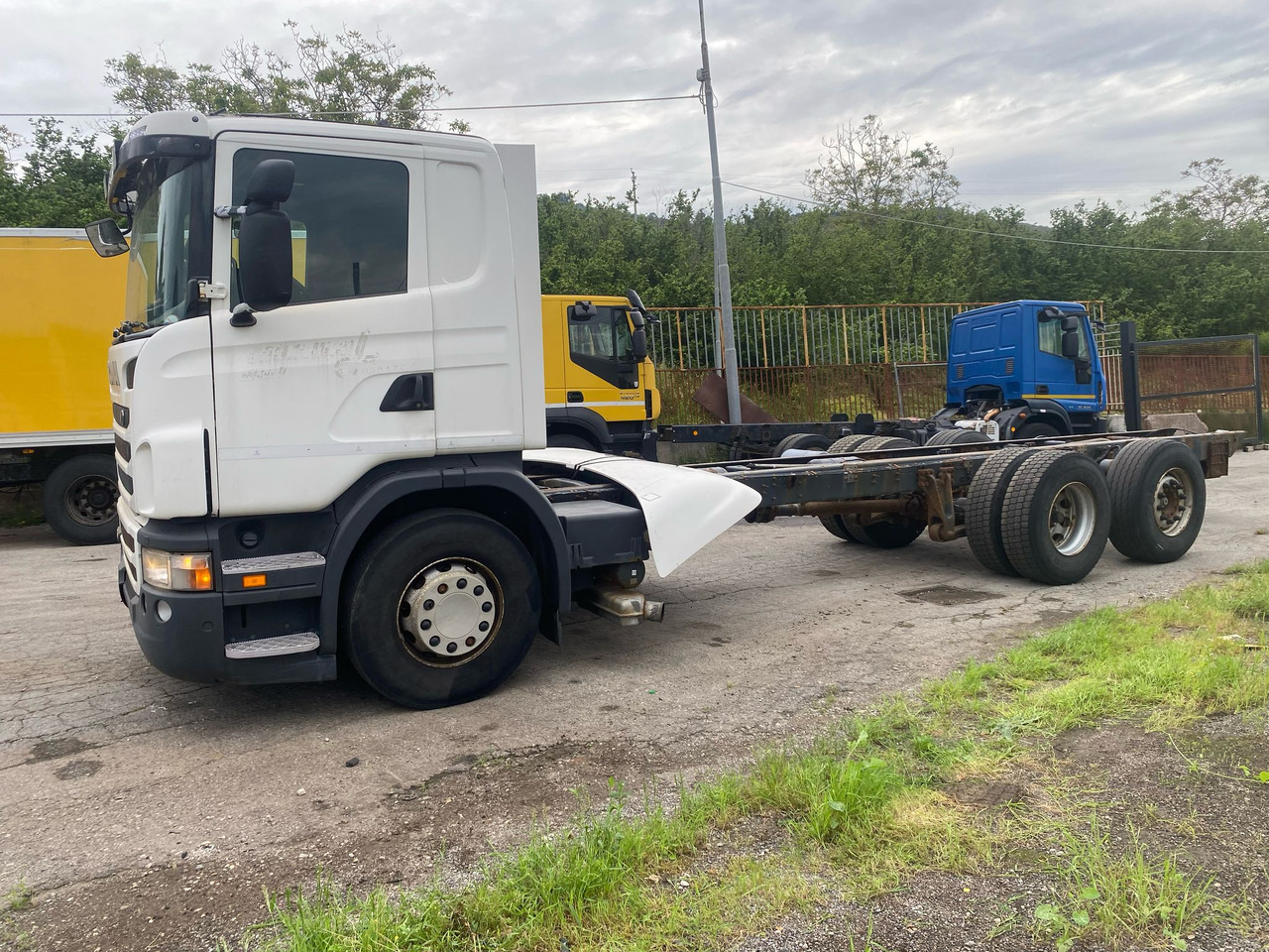 SCANIA G440 - Kamion sa golom šasijom i zatvorenom kabinom: slika 2 SCANIA G440 - Kamion sa golom šasijom i zatvorenom kabinom: slika 2