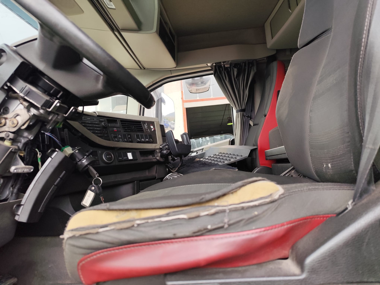 VOLVO FH 13.540 - Kamion sa tovarnim sandukom: slika 3 VOLVO FH 13.540 - Kamion sa tovarnim sandukom: slika 3