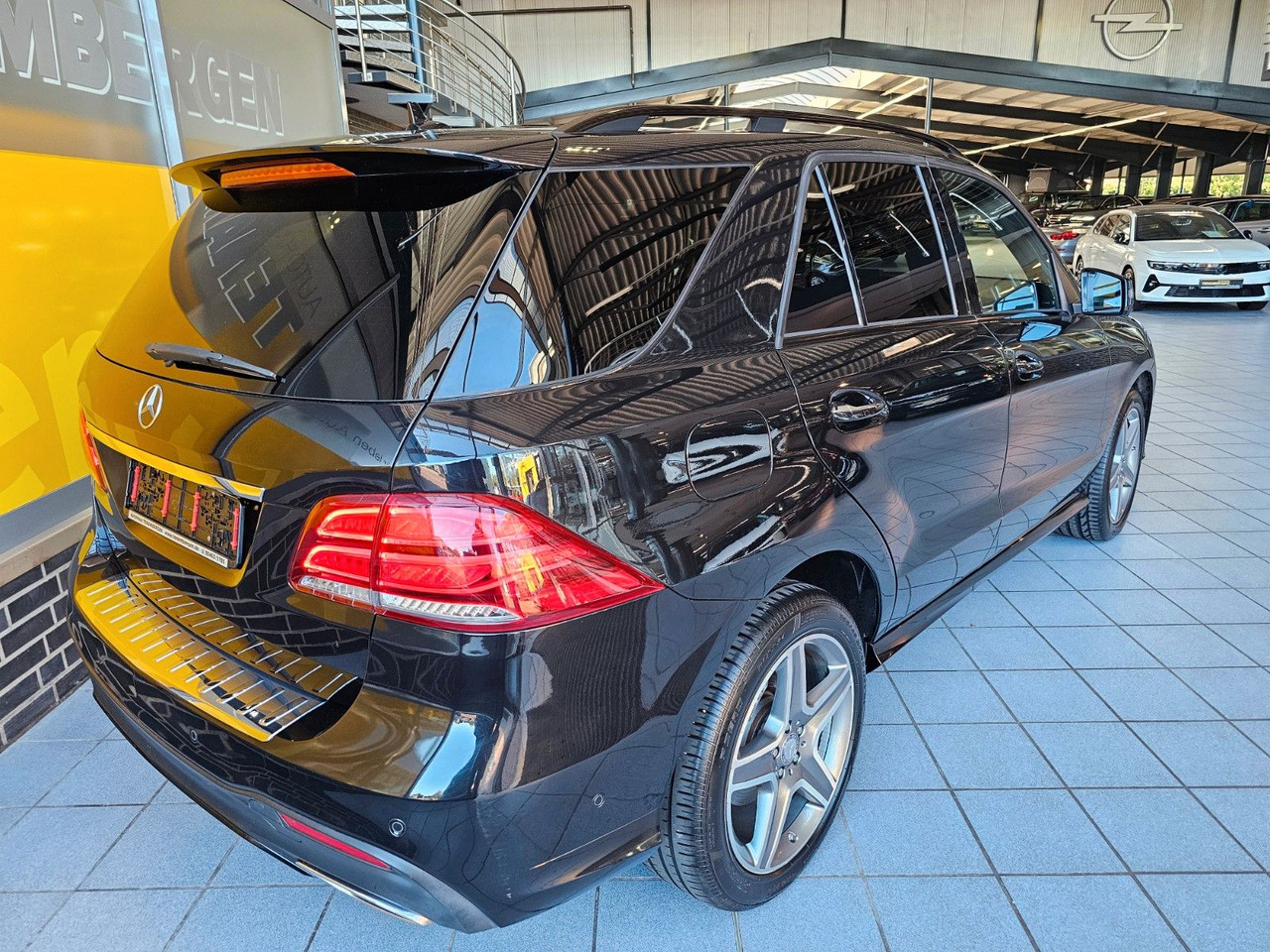 Mercedes-Benz GLE 350 d 4Matic AMG Line - SUVSUV: slika 2 Mercedes-Benz GLE 350 d 4Matic AMG Line - SUVSUV: slika 2
