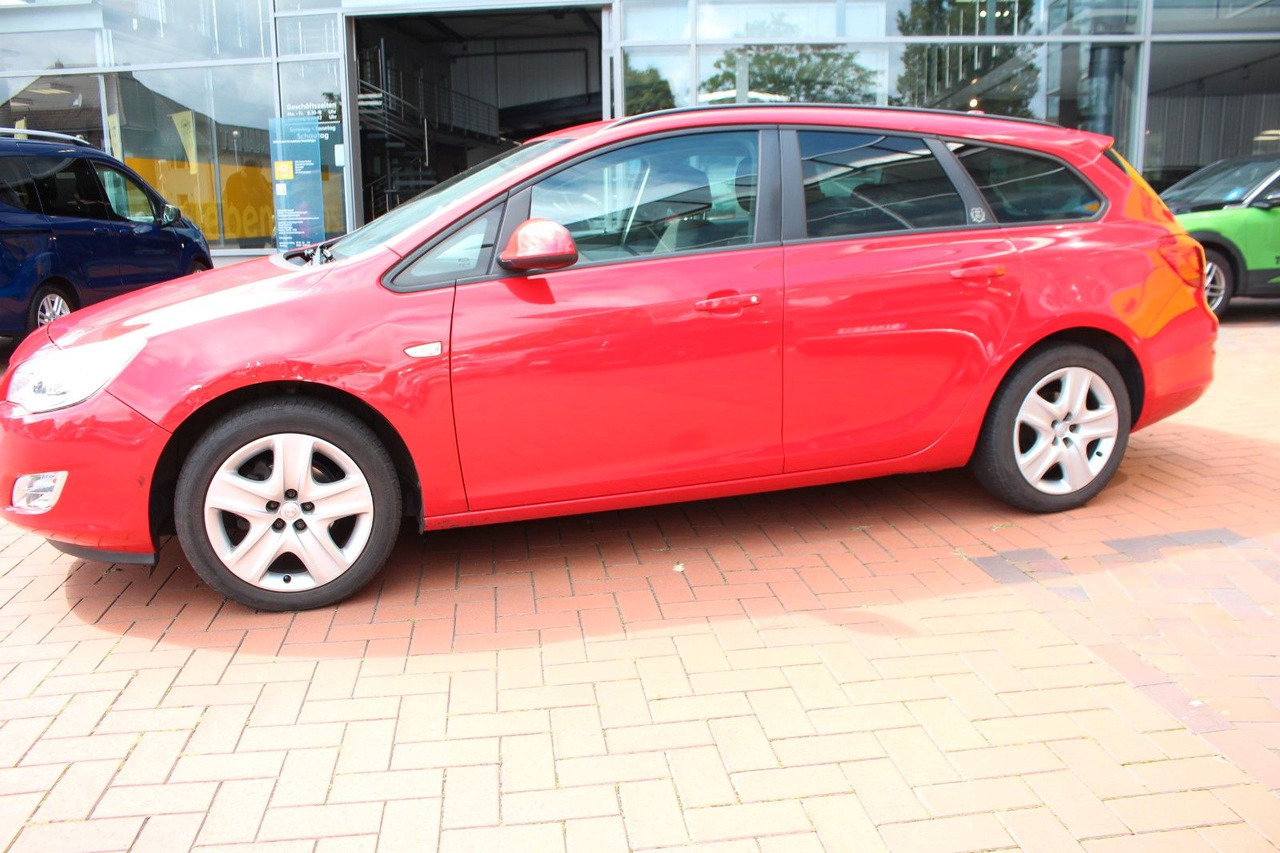 Opel Astra J Sports Tourer Design Edition - Karavan: slika 2 Opel Astra J Sports Tourer Design Edition - Karavan: slika 2