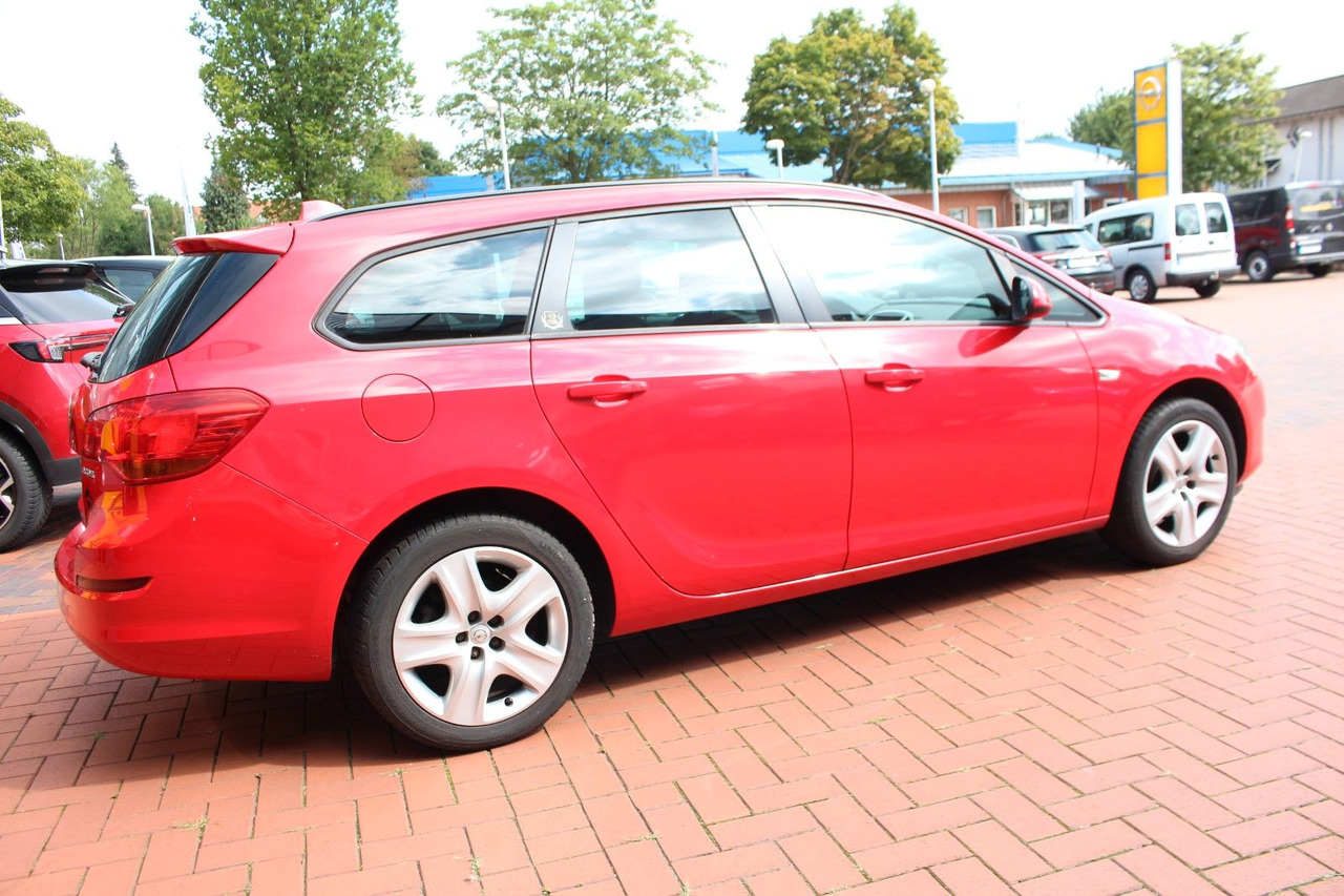 Opel Astra J Sports Tourer Design Edition - Karavan: slika 4 Opel Astra J Sports Tourer Design Edition - Karavan: slika 4