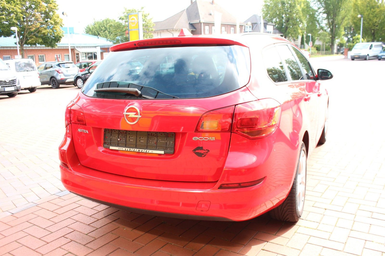 Opel Astra J Sports Tourer Design Edition - Karavan: slika 3 Opel Astra J Sports Tourer Design Edition - Karavan: slika 3