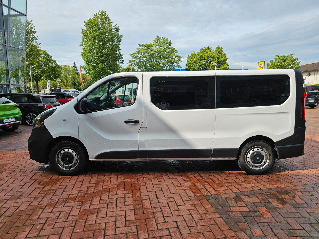 Opel Vivaro B Combi Bus L2H1 2,9t AHK - Putnički kombi: slika 2 Opel Vivaro B Combi Bus L2H1 2,9t AHK - Putnički kombi: slika 2