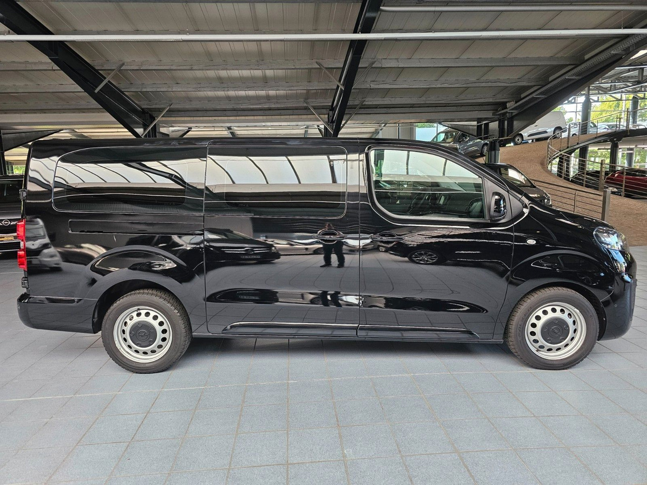 Opel Vivaro Kasten FlexSpace L DoKa Navi CarPlay DAB - Mali kombi, Dostavno vozilo sa duplom kabinom: slika 5 Opel Vivaro Kasten FlexSpace L DoKa Navi CarPlay DAB - Mali kombi, Dostavno vozilo sa duplom kabinom: slika 5