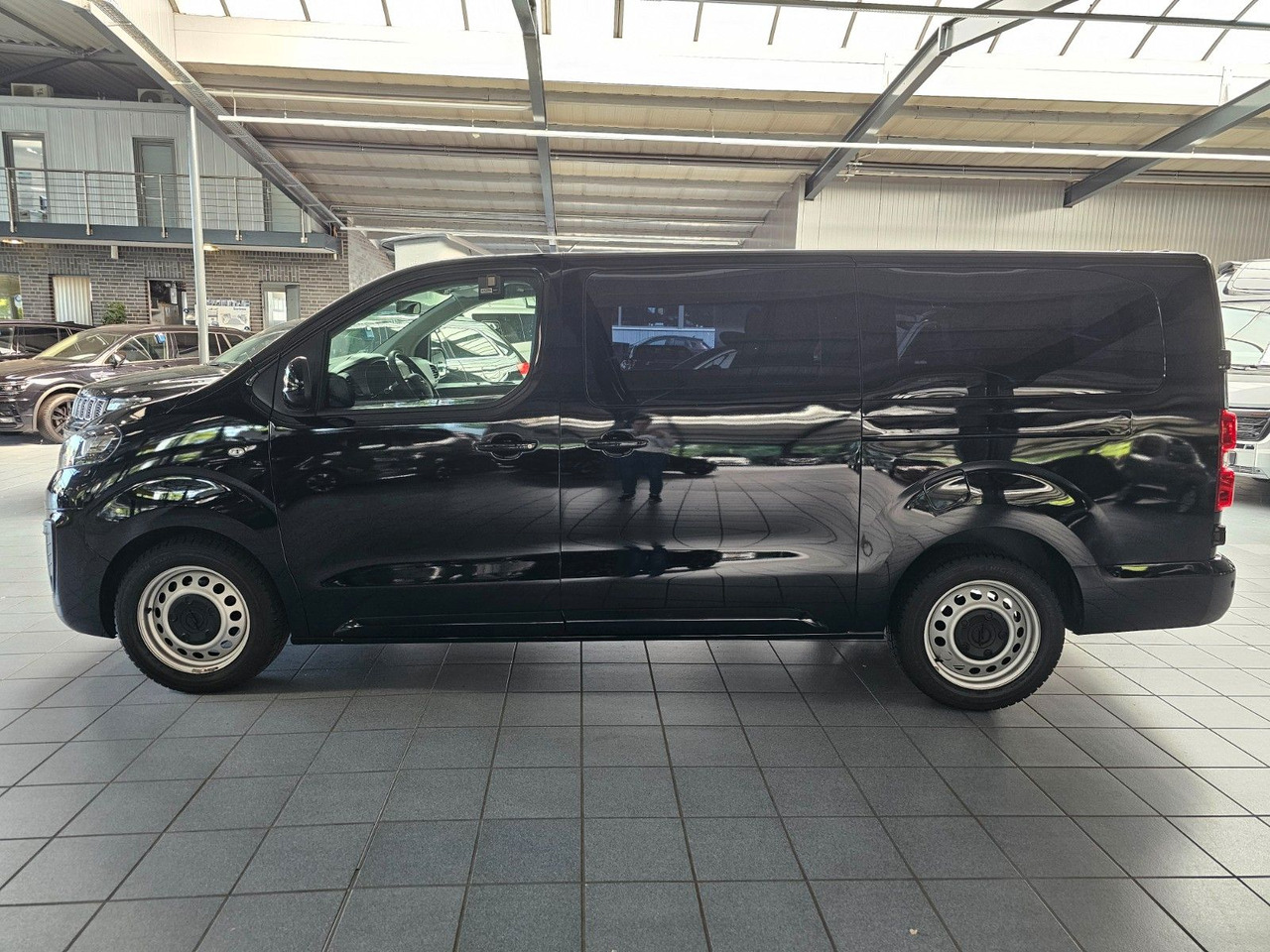 Opel Vivaro Kasten FlexSpace L DoKa Navi CarPlay DAB - Mali kombi, Dostavno vozilo sa duplom kabinom: slika 2 Opel Vivaro Kasten FlexSpace L DoKa Navi CarPlay DAB - Mali kombi, Dostavno vozilo sa duplom kabinom: slika 2
