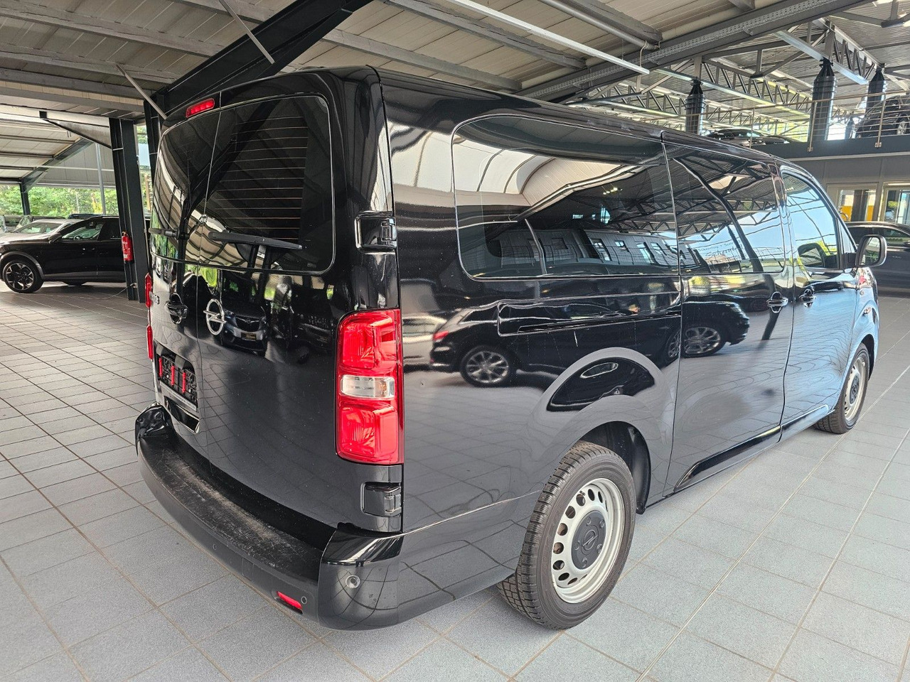 Opel Vivaro Kasten FlexSpace L DoKa Navi CarPlay DAB - Mali kombi, Dostavno vozilo sa duplom kabinom: slika 4 Opel Vivaro Kasten FlexSpace L DoKa Navi CarPlay DAB - Mali kombi, Dostavno vozilo sa duplom kabinom: slika 4