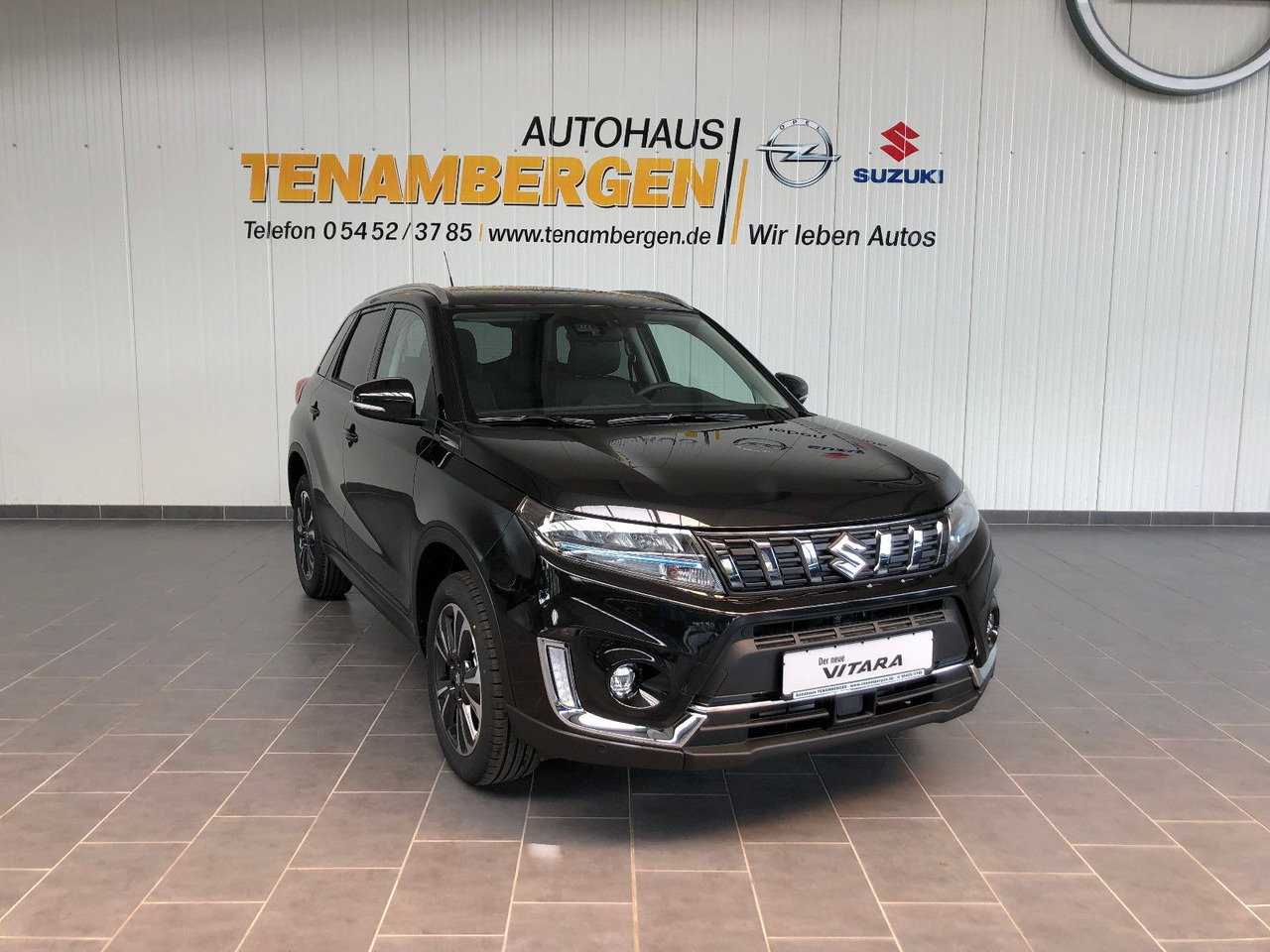 Suzuki Vitara 1.5 Hybrid Comfort+Automatik/ Panor.-Dach - SUVSUV: slika 1 Suzuki Vitara 1.5 Hybrid Comfort+Automatik/ Panor.-Dach - SUVSUV: slika 1