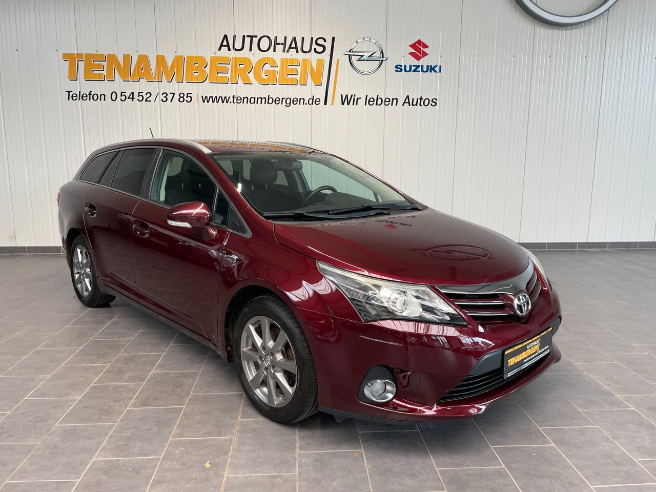 Toyota Avensis Kombi Executive AHK/ 8-Fach Bereift - Karavan: slika 1 Toyota Avensis Kombi Executive AHK/ 8-Fach Bereift - Karavan: slika 1