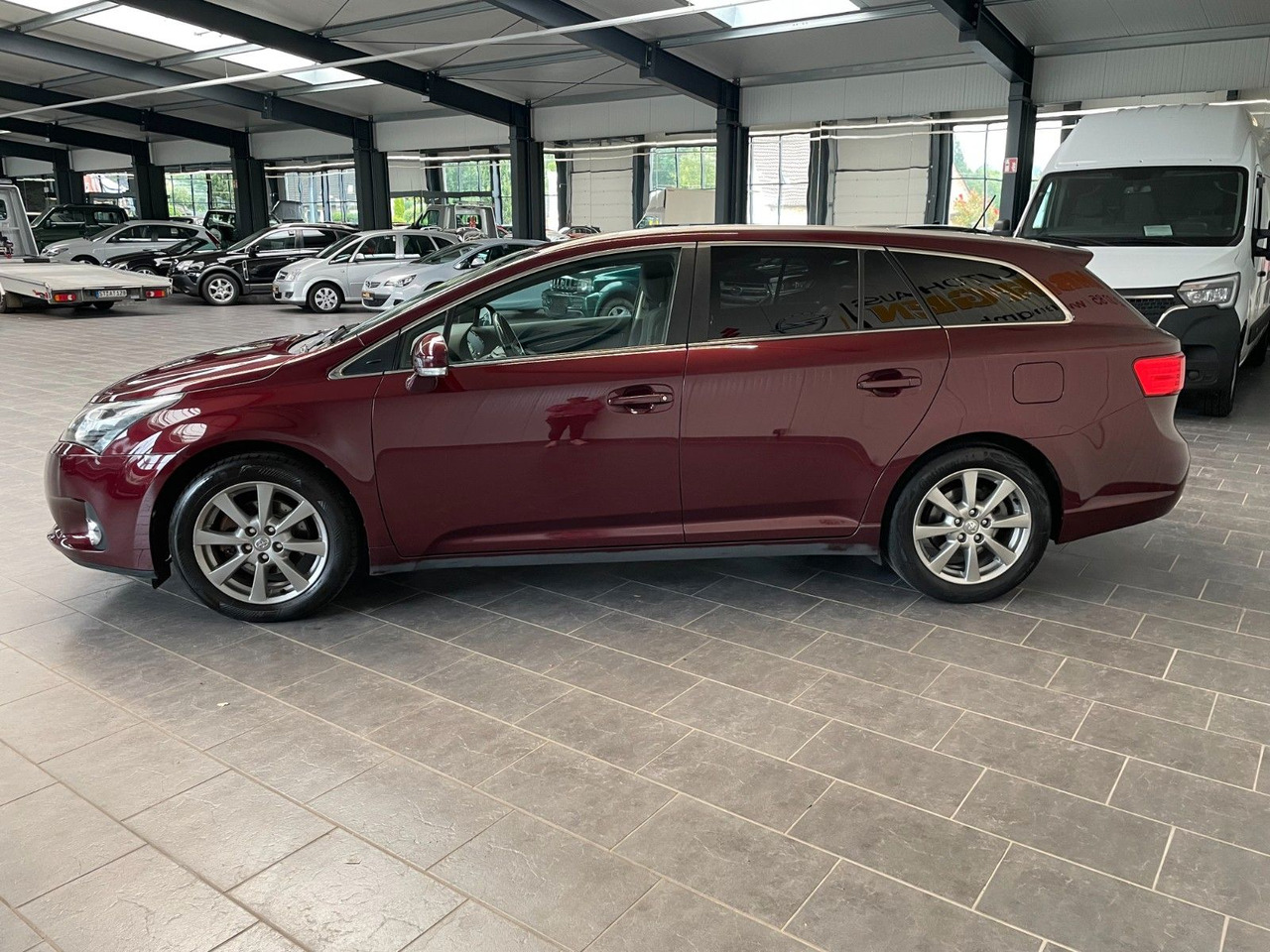 Toyota Avensis Kombi Executive AHK/ 8-Fach Bereift - Karavan: slika 5 Toyota Avensis Kombi Executive AHK/ 8-Fach Bereift - Karavan: slika 5