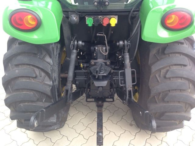 JOHN DEERE 3720 - Traktor: slika 3 JOHN DEERE 3720 - Traktor: slika 3
