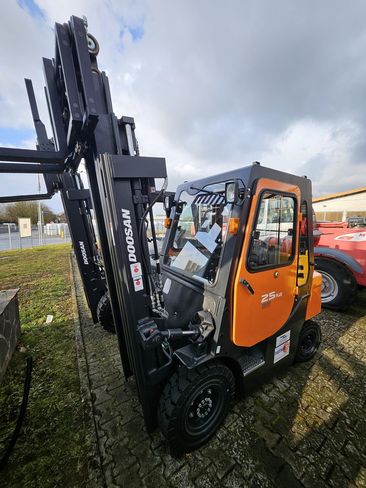 Doosan G25GP - Gasni viljuškar: slika 1 Doosan G25GP - Gasni viljuškar: slika 1