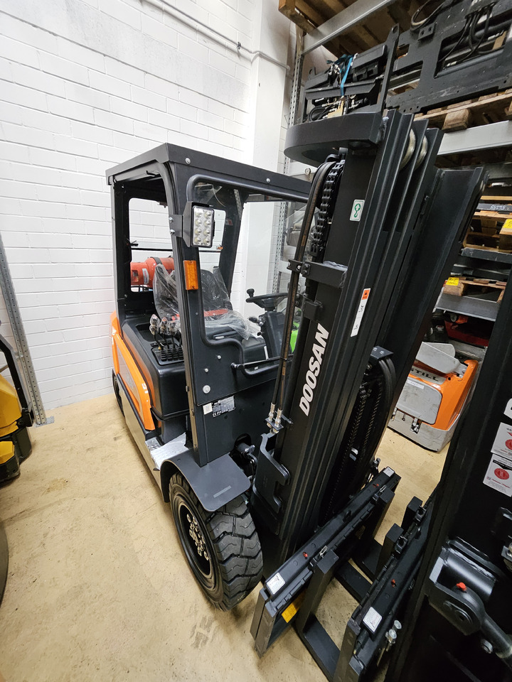 Doosan G25NXP - Gasni viljuškar: slika 2 Doosan G25NXP - Gasni viljuškar: slika 2