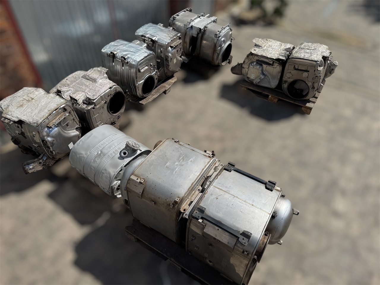 Catalyst exhaust SCR DPF DOC DAF MAN VOLVO SCANIA RENAULT XF 106 XG XG+ TGX TGS FH13 - Katalizator: slika 3 Catalyst exhaust SCR DPF DOC DAF MAN VOLVO SCANIA RENAULT XF 106 XG XG+ TGX TGS FH13 - Katalizator: slika 3