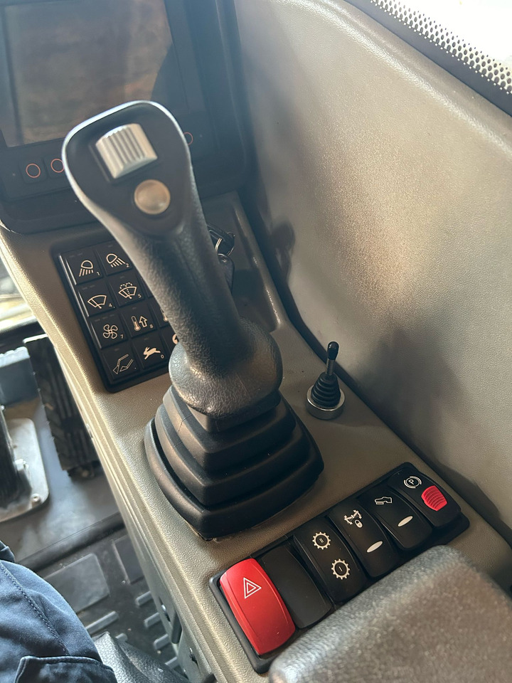 Bager točkaš SCHAEFF TW95: slika 10 Bager točkaš SCHAEFF TW95: slika 10