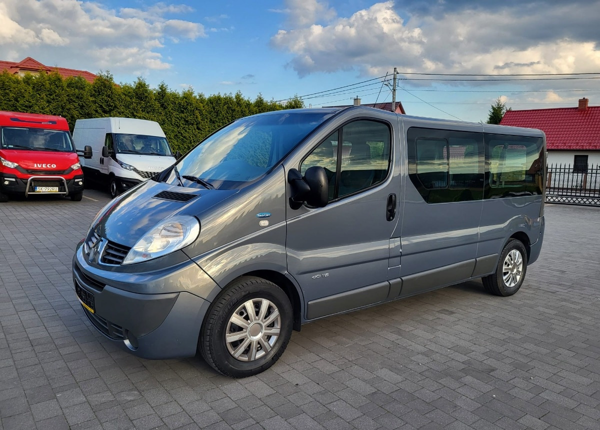 Renault Trafic 9 -osobowy Salon Polska I właściciel Bezwypadkowy Lakier - Minibus, Putnički kombi: slika 4 Renault Trafic 9 -osobowy Salon Polska I właściciel Bezwypadkowy Lakier - Minibus, Putnički kombi: slika 4