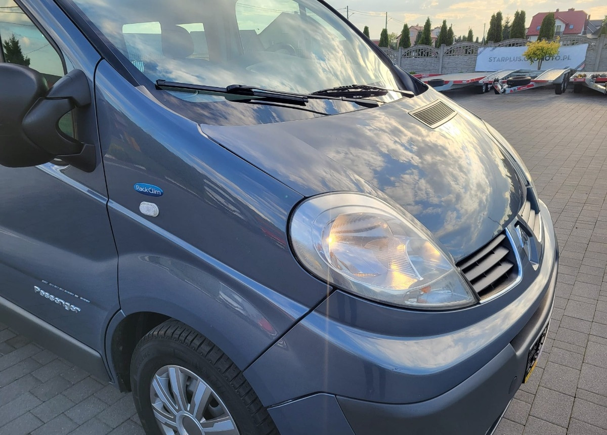 Renault Trafic 9 -osobowy Salon Polska I właściciel Bezwypadkowy Lakier - Minibus, Putnički kombi: slika 2 Renault Trafic 9 -osobowy Salon Polska I właściciel Bezwypadkowy Lakier - Minibus, Putnički kombi: slika 2