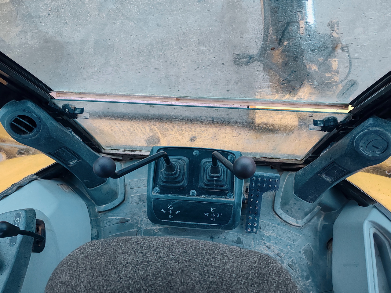 Bager utovarivač CATERPILLAR 428E: slika 15