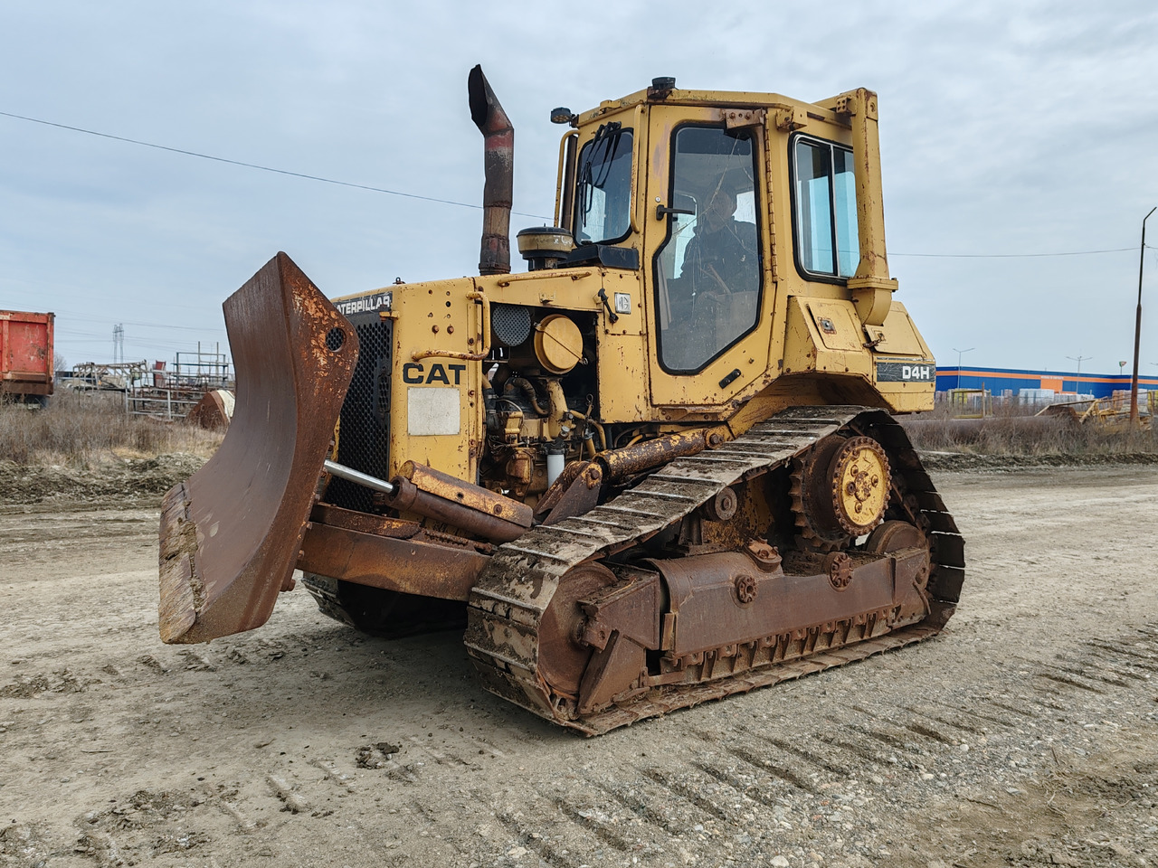 Caterpillar D4H - Buldožer: slika 1 Caterpillar D4H - Buldožer: slika 1
