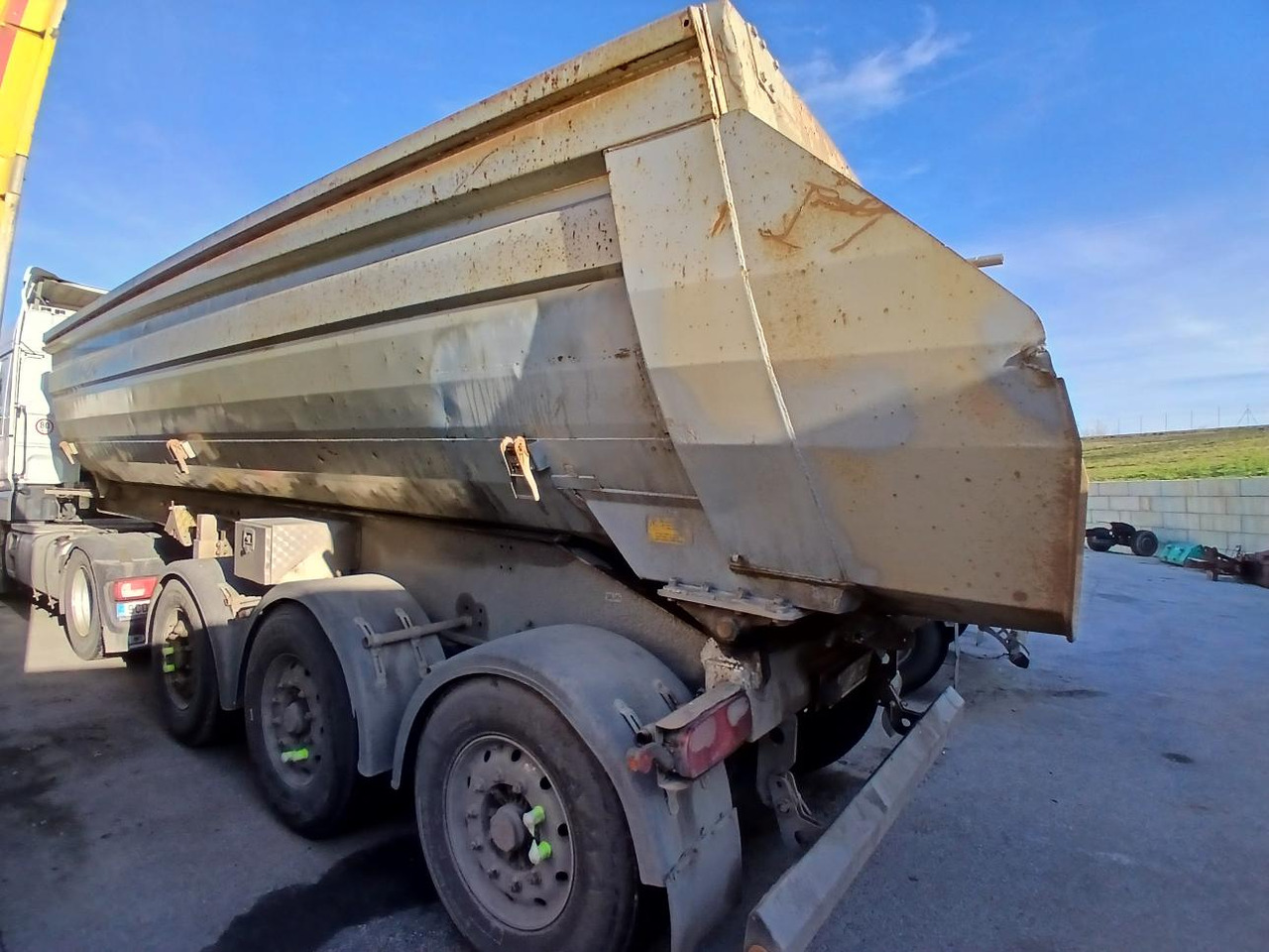 MENCI - Poluprikolica istovarivača: slika 1 MENCI - Poluprikolica istovarivača: slika 1