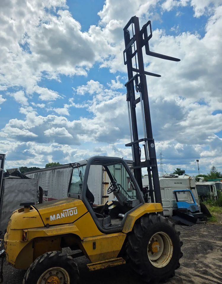 Terenski viljuškar Manitou M26.4 Terenowy 4x4 5,5m: slika 8