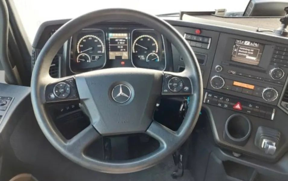 Mercedes-Benz ACTROS 2542 - Kamion sa zatvorenim sandukom: slika 4 Mercedes-Benz ACTROS 2542 - Kamion sa zatvorenim sandukom: slika 4