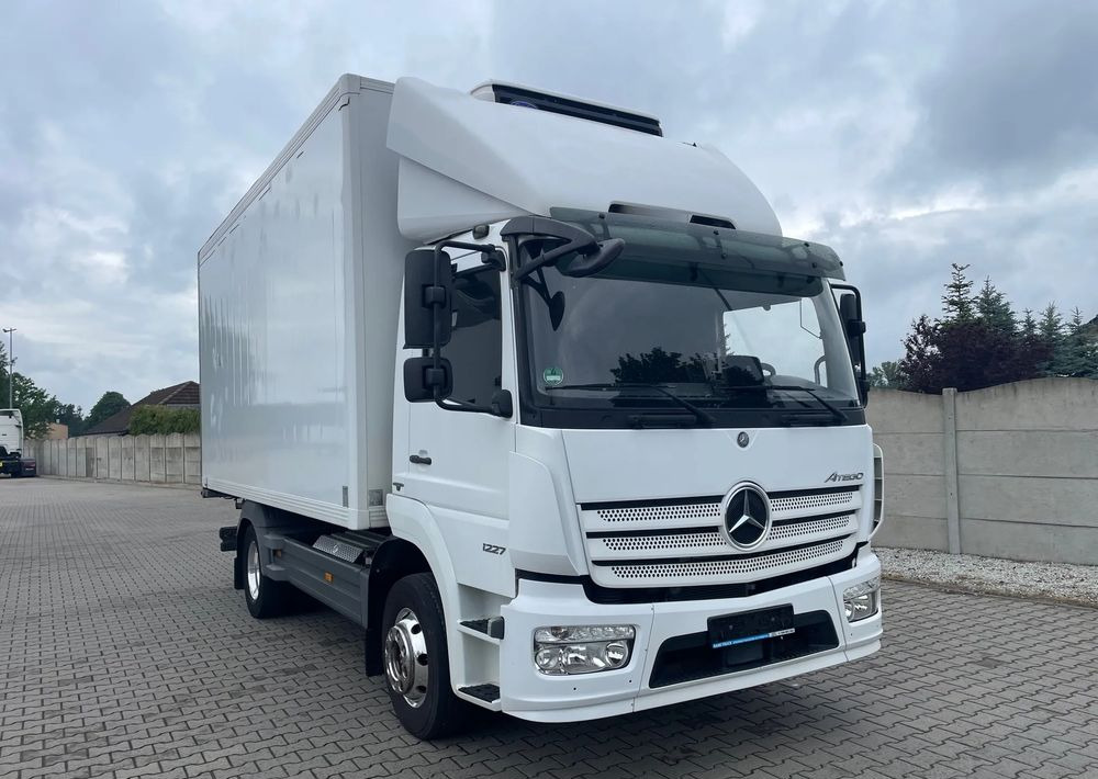 Mercedes-Benz ATEGO 1227 CHŁODNIA HAKOWA / HAKÓWKA - Hladnjača: slika 3 Mercedes-Benz ATEGO 1227 CHŁODNIA HAKOWA / HAKÓWKA - Hladnjača: slika 3