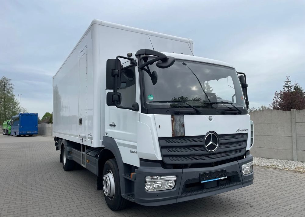 Mercedes-Benz ATEGO 1324/ Ładownośc 7,5 tony/ kontener 6,2m! - Tegljač: slika 4 Mercedes-Benz ATEGO 1324/ Ładownośc 7,5 tony/ kontener 6,2m! - Tegljač: slika 4