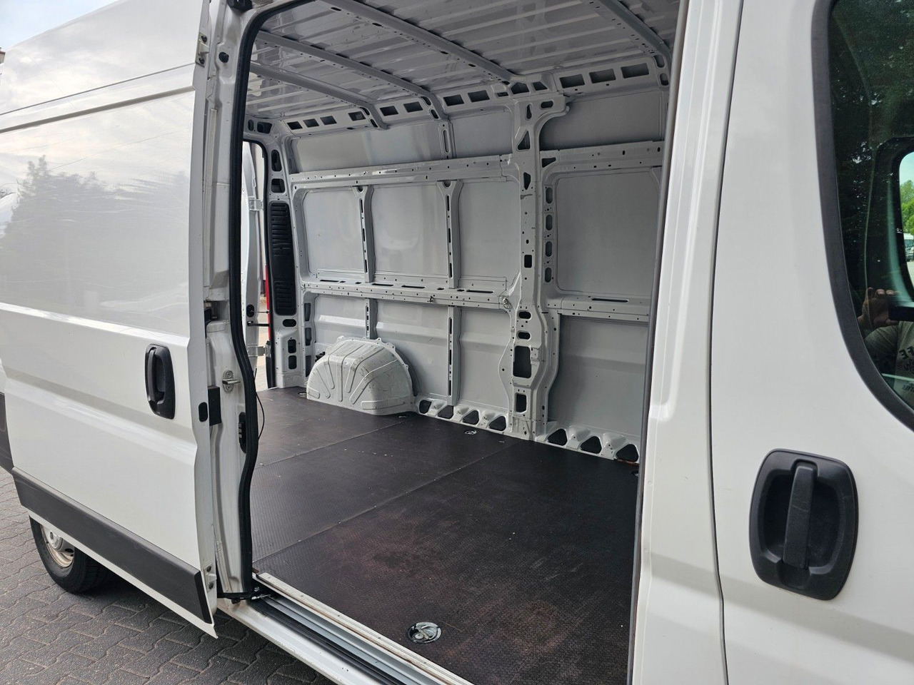 Opel MOVANO DUCATO L3H2 erst 35tkm Leichter unfall - Furgon: slika 5 Opel MOVANO DUCATO L3H2 erst 35tkm Leichter unfall - Furgon: slika 5