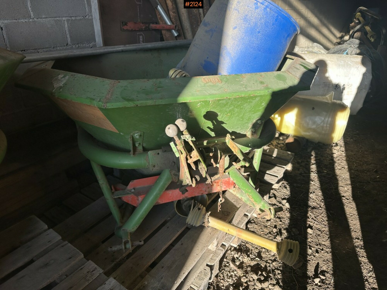 Fertilizer spreader - Rasipač veštačkog đubriva: slika 3 Fertilizer spreader - Rasipač veštačkog đubriva: slika 3