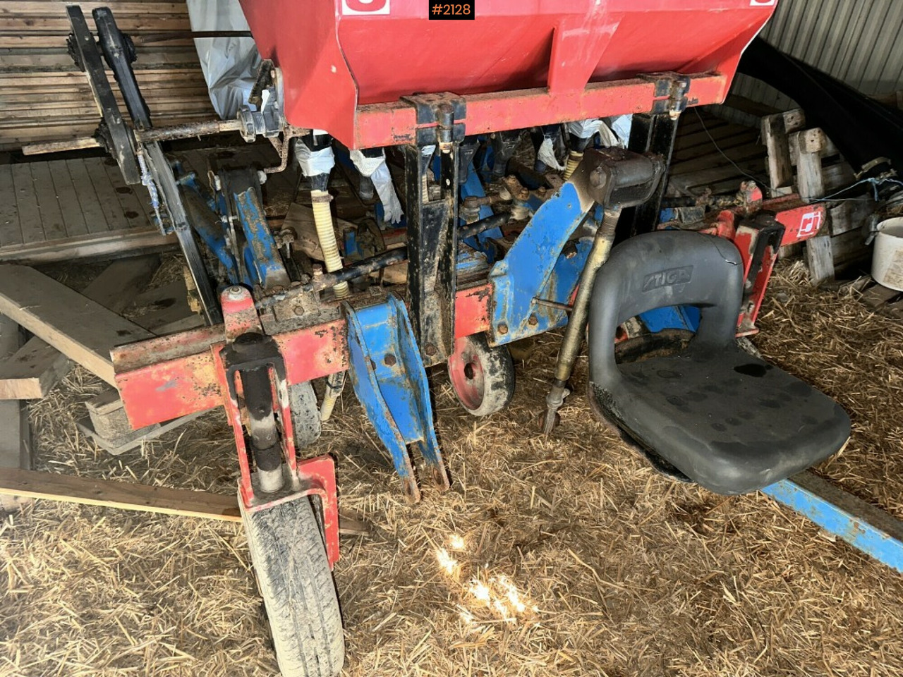 Row crop cleaner Hatzenbichler with fertilizer - Oprema za obradu zemljišta: slika 4 Row crop cleaner Hatzenbichler with fertilizer - Oprema za obradu zemljišta: slika 4