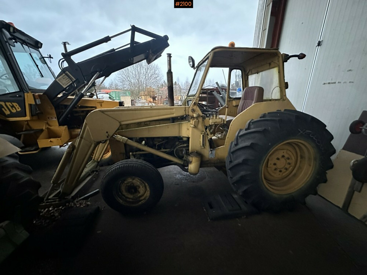 Tractor, 2 pcs Massey Ferguson 205 and 203 - Traktor: slika 3 Tractor, 2 pcs Massey Ferguson 205 and 203 - Traktor: slika 3