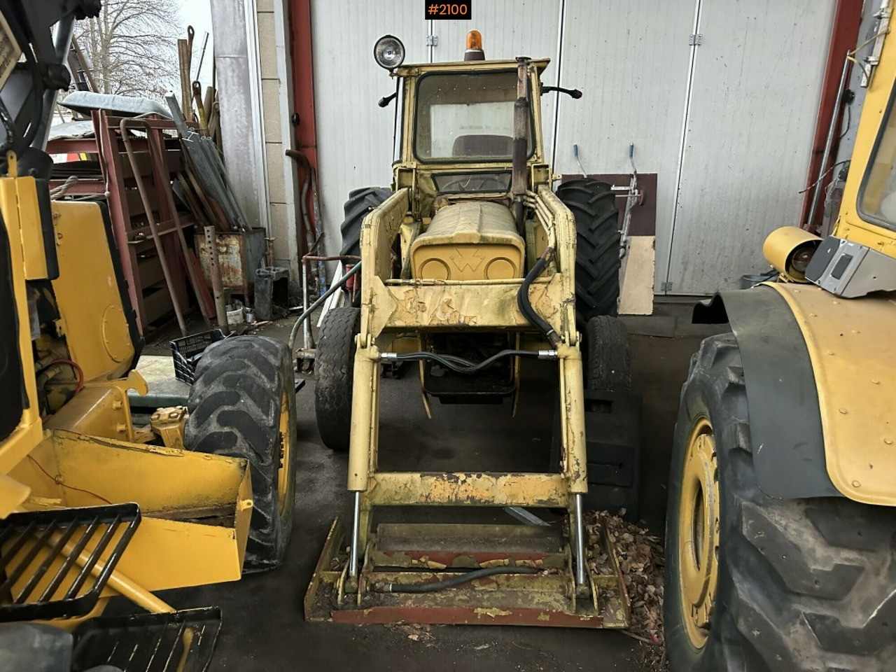 Tractor, 2 pcs Massey Ferguson 205 and 203 - Traktor: slika 2 Tractor, 2 pcs Massey Ferguson 205 and 203 - Traktor: slika 2