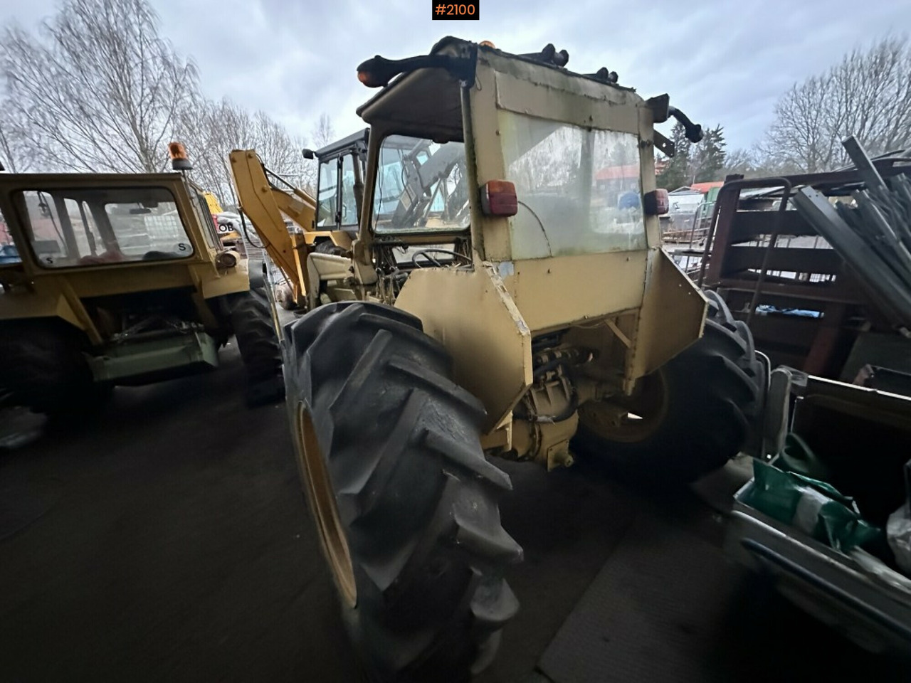 Tractor, 2 pcs Massey Ferguson 205 and 203 - Traktor: slika 5 Tractor, 2 pcs Massey Ferguson 205 and 203 - Traktor: slika 5