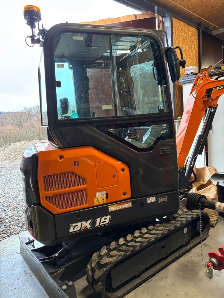 Develon DX 19 Z-7 - Mini bager: slika 1 Develon DX 19 Z-7 - Mini bager: slika 1