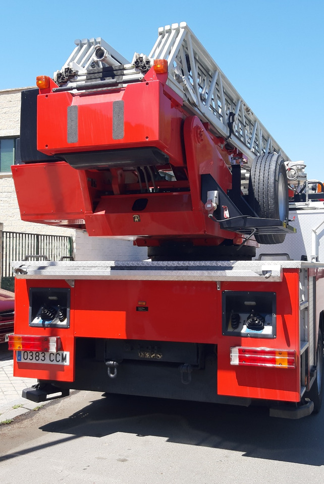 MERCEDES-BENZ 1528F MAGIRUS DLK 23-12 - Vatrogasni kamion: slika 2 MERCEDES-BENZ 1528F MAGIRUS DLK 23-12 - Vatrogasni kamion: slika 2