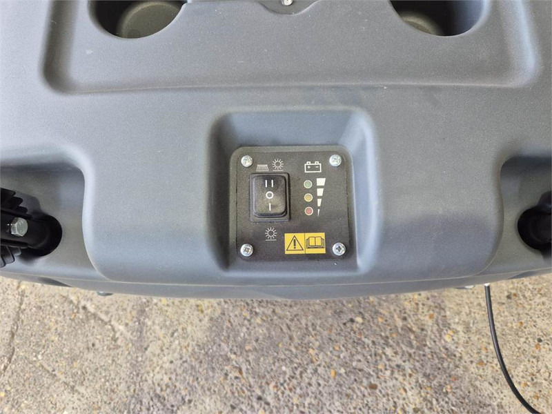 Nilfisk SW 750 - Autočistilica: slika 4 Nilfisk SW 750 - Autočistilica: slika 4