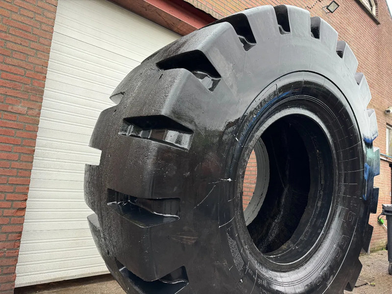 Diversen Liftguard L-5 45/65-45 HEAVY DUTY TIRE - Guma: slika 3 Diversen Liftguard L-5 45/65-45 HEAVY DUTY TIRE - Guma: slika 3