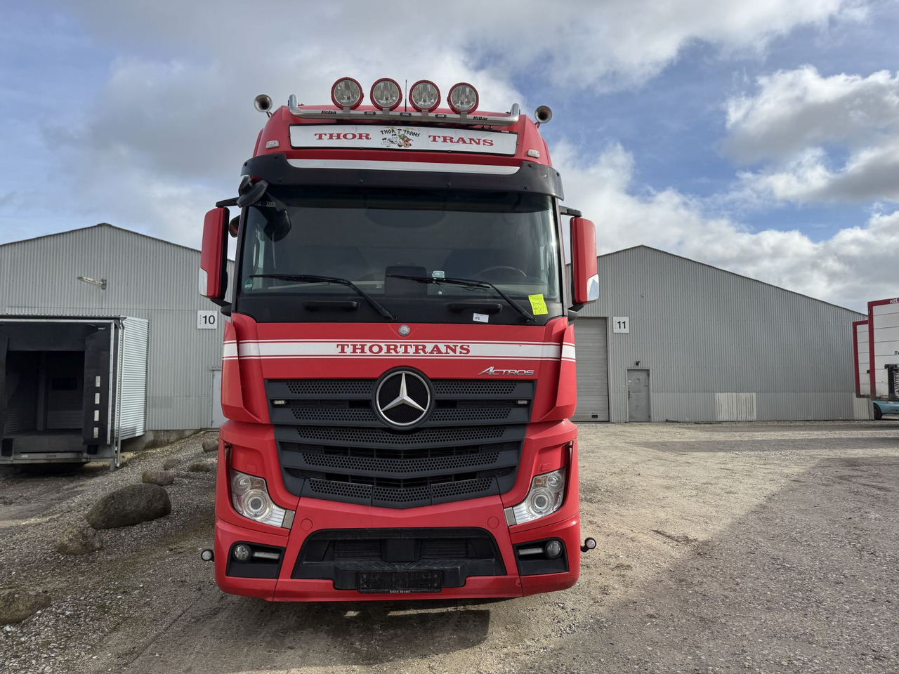 MERCEDES-BENZ Actros 2663 LDNA 6x2 - Kamion sa zatvorenim sandukom: slika 2 MERCEDES-BENZ Actros 2663 LDNA 6x2 - Kamion sa zatvorenim sandukom: slika 2