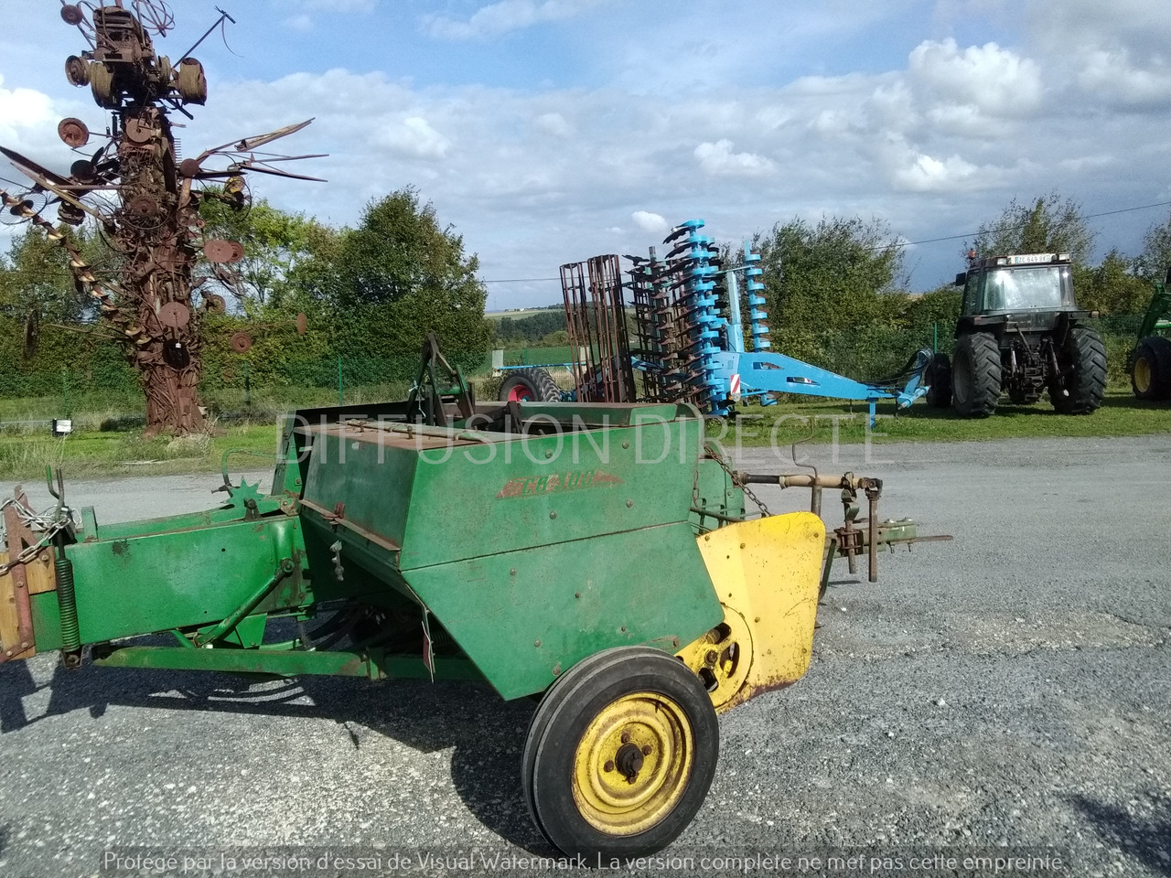 JOHN DEERE PRESSE MOYENNE DENSITE CB 300 - Balirka za kockaste bale: slika 4 JOHN DEERE PRESSE MOYENNE DENSITE CB 300 - Balirka za kockaste bale: slika 4