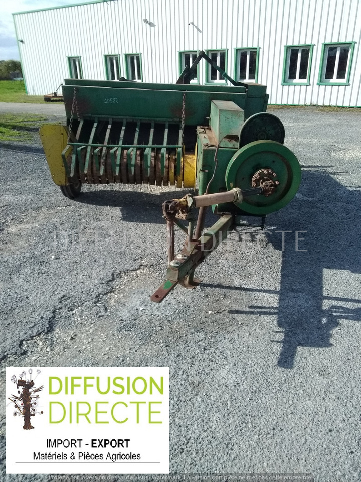 JOHN DEERE PRESSE MOYENNE DENSITE CB 300 - Balirka za kockaste bale: slika 1 JOHN DEERE PRESSE MOYENNE DENSITE CB 300 - Balirka za kockaste bale: slika 1