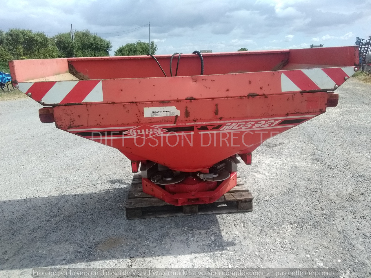 KUHN DISTRIBUTEUR D'ENGRAIS MDS 921 - Rasipač veštačkog đubriva: slika 2 KUHN DISTRIBUTEUR D'ENGRAIS MDS 921 - Rasipač veštačkog đubriva: slika 2