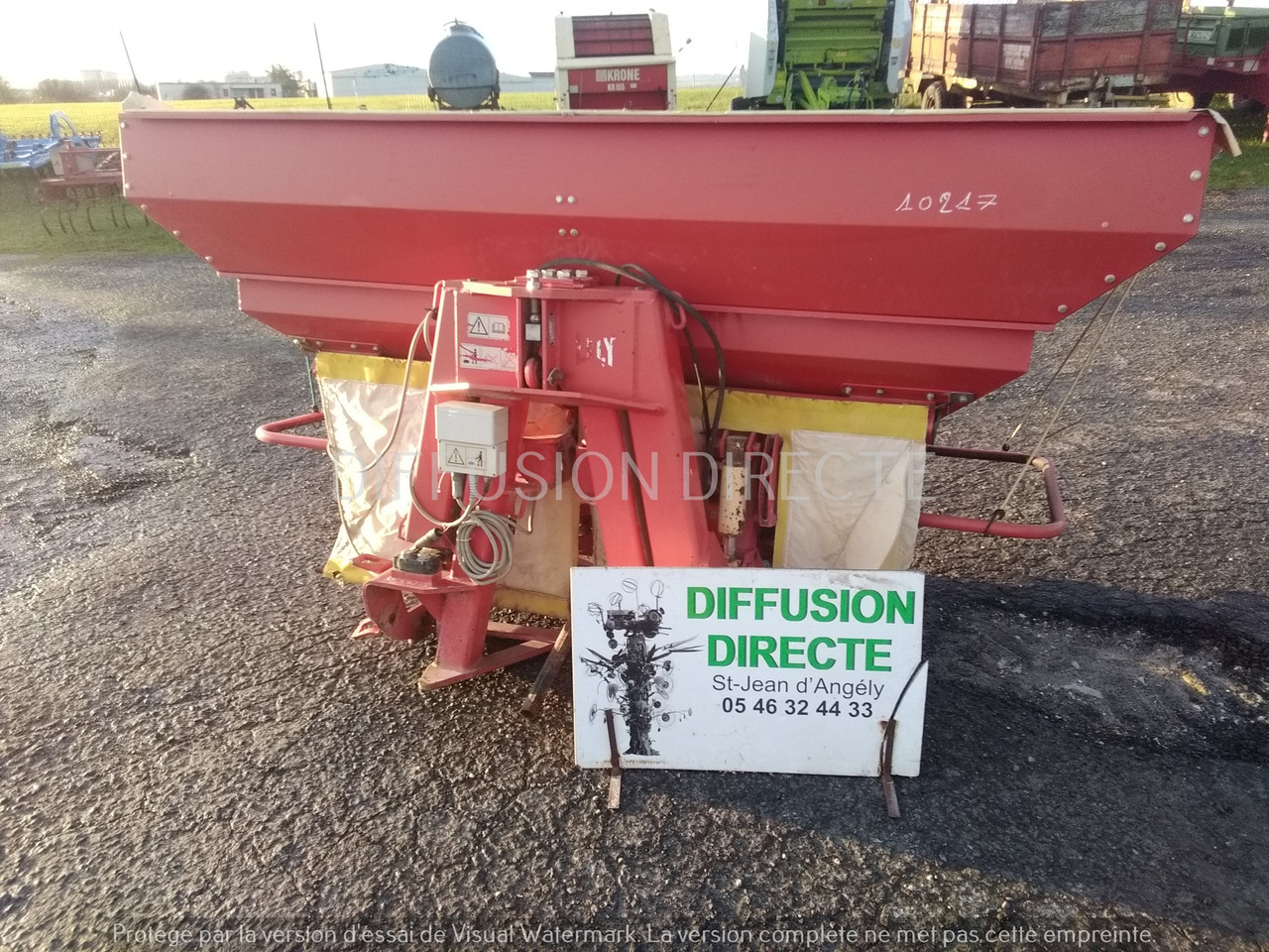 LELY DISTRIBUTEUR D'ENGRAIS CENTERMATIC PESEE - Rasipač veštačkog đubriva: slika 1 LELY DISTRIBUTEUR D'ENGRAIS CENTERMATIC PESEE - Rasipač veštačkog đubriva: slika 1
