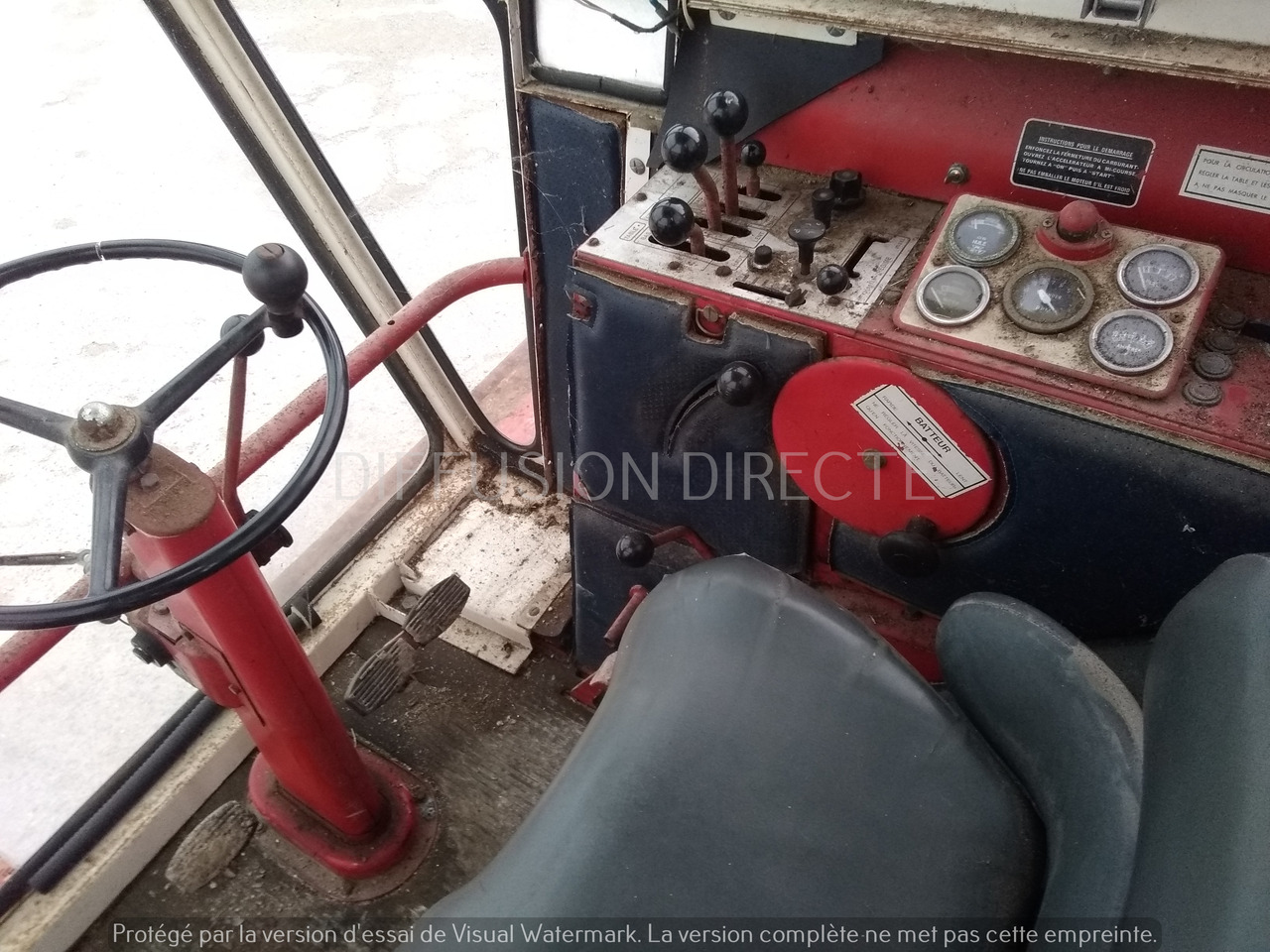 MASSEY FERGUSON MOISSONNEUSE BATTEUSE 620 - Kombinovani kombajn: slika 4 MASSEY FERGUSON MOISSONNEUSE BATTEUSE 620 - Kombinovani kombajn: slika 4