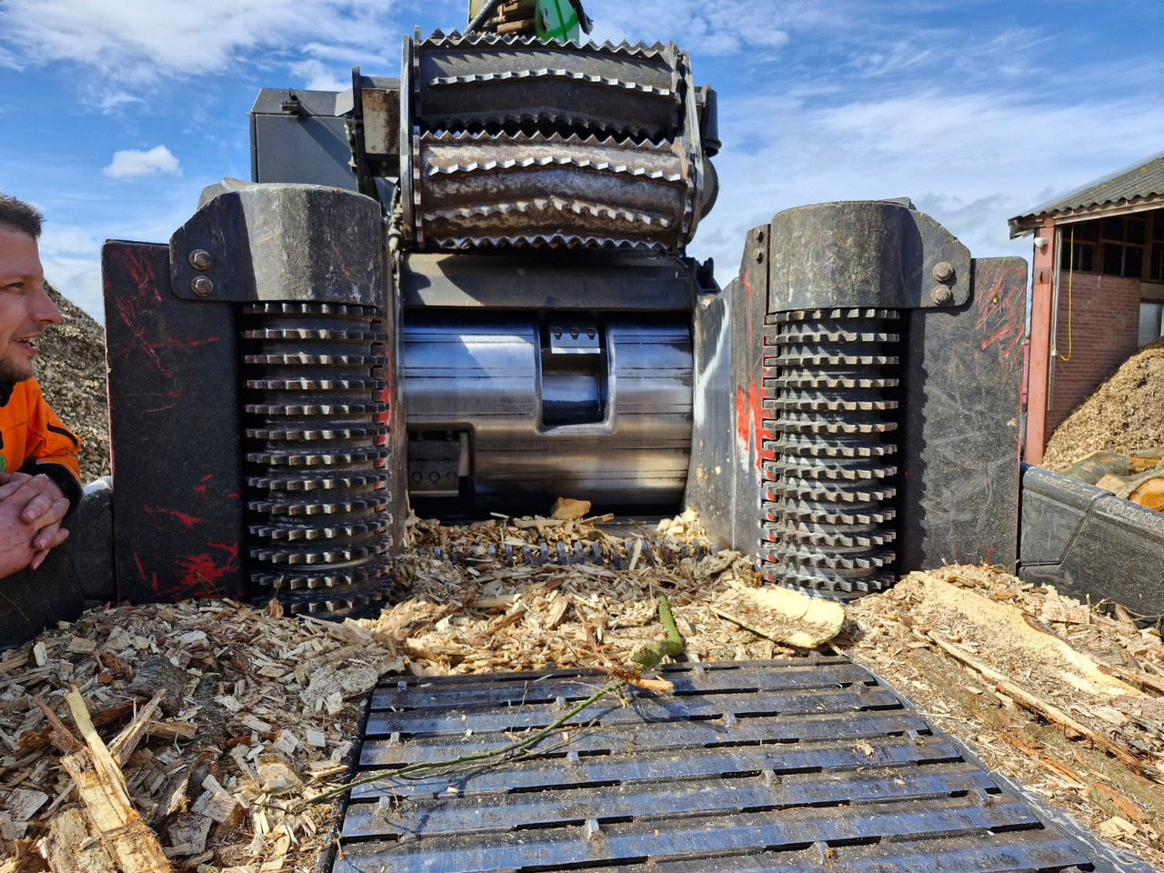 UFKES Greentec 962 Tracked Chipper - Strugač za drvo: slika 5 UFKES Greentec 962 Tracked Chipper - Strugač za drvo: slika 5