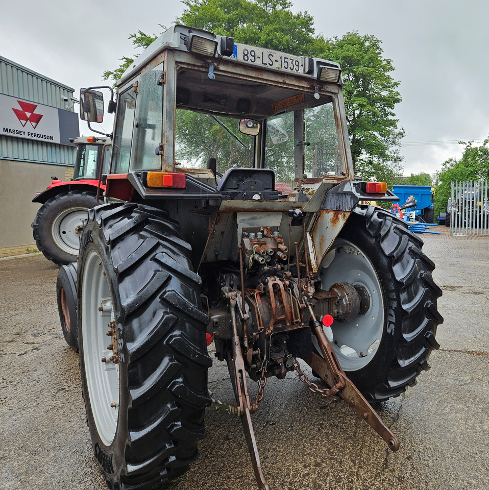 1988 MF 390 2wd - Traktor: slika 3 1988 MF 390 2wd - Traktor: slika 3