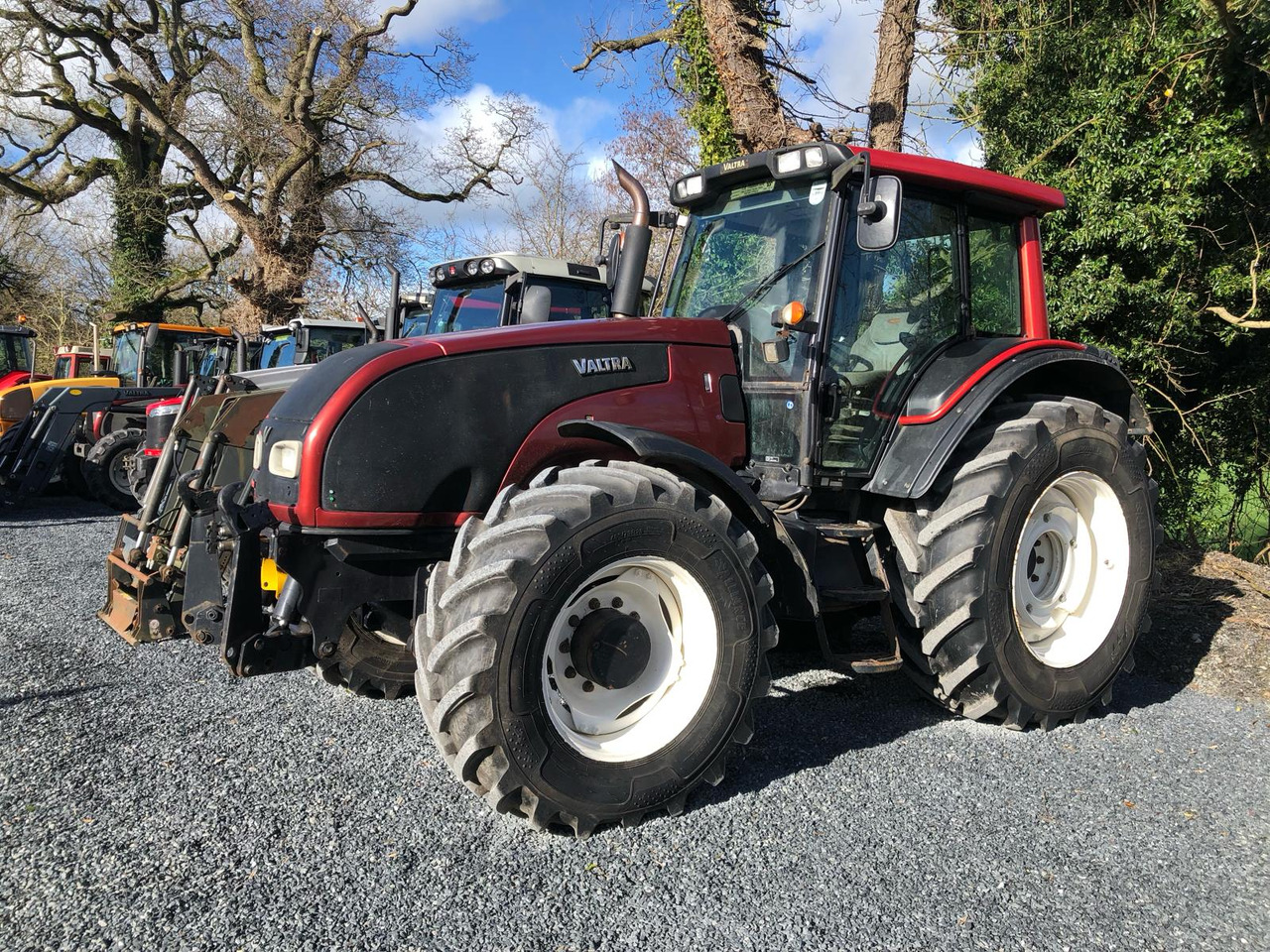 2009 Valtra T171 with front PTO - Traktor: slika 1 2009 Valtra T171 with front PTO - Traktor: slika 1