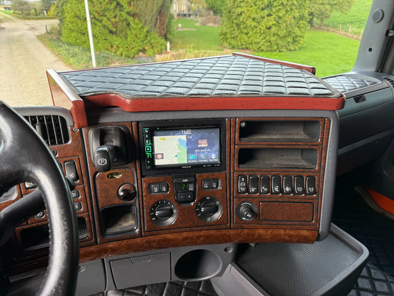 Tegljač Scania R560 V8 Manual-Retarder-6x2 TOP NL TRUCK: slika 15 Tegljač Scania R560 V8 Manual-Retarder-6x2 TOP NL TRUCK: slika 15